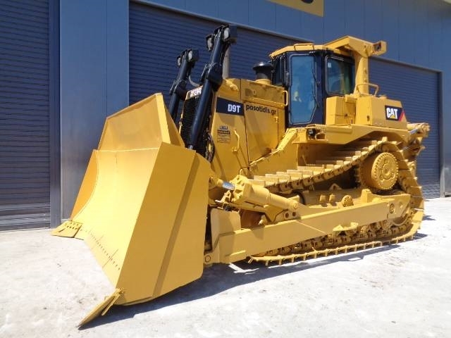 CAT D 9 T Buldožeri gusjeničari
