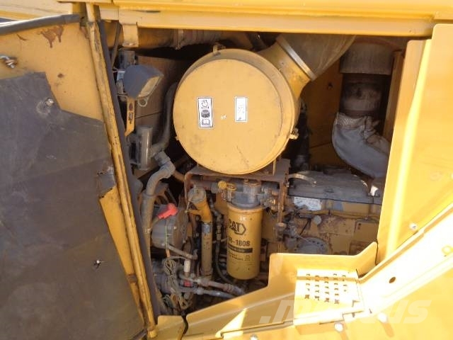 CAT D 9 T Buldožeri gusjeničari