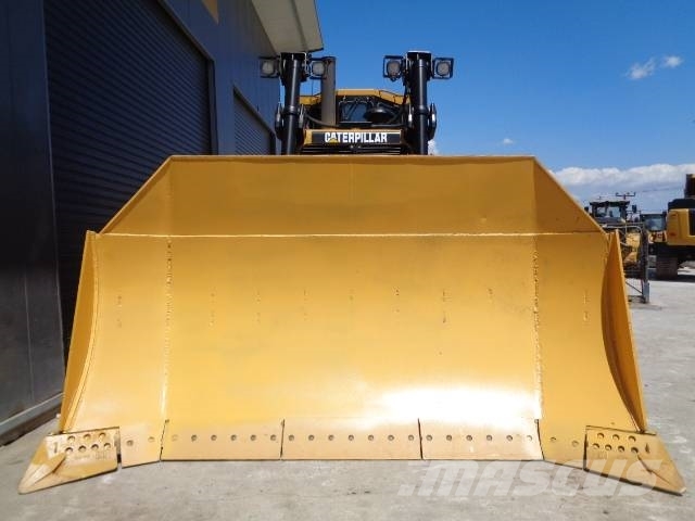 CAT D 9 T Buldožeri gusjeničari