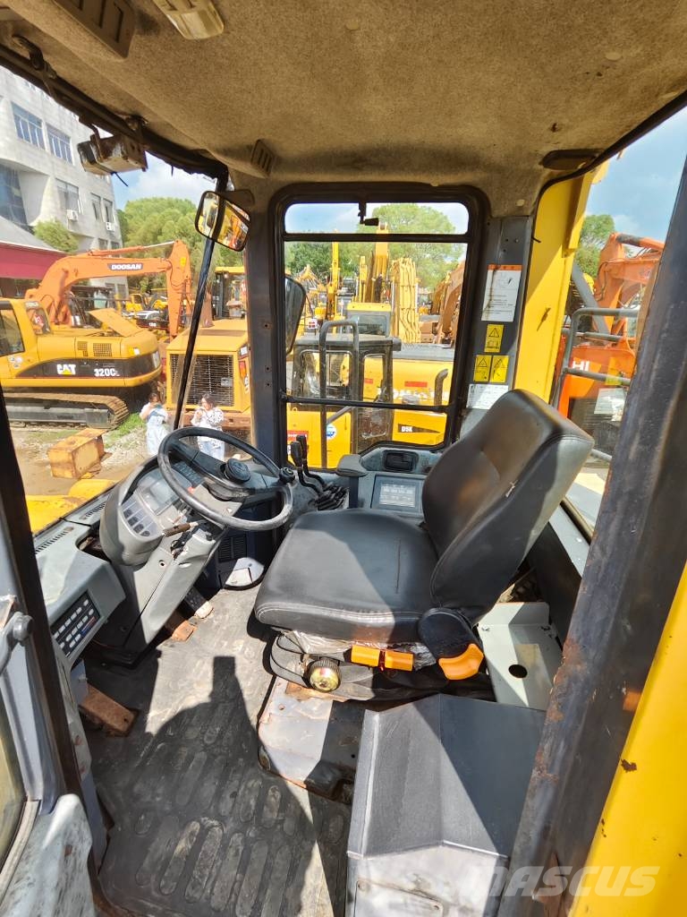 Komatsu WA 500-3 Kolesni nakladalci