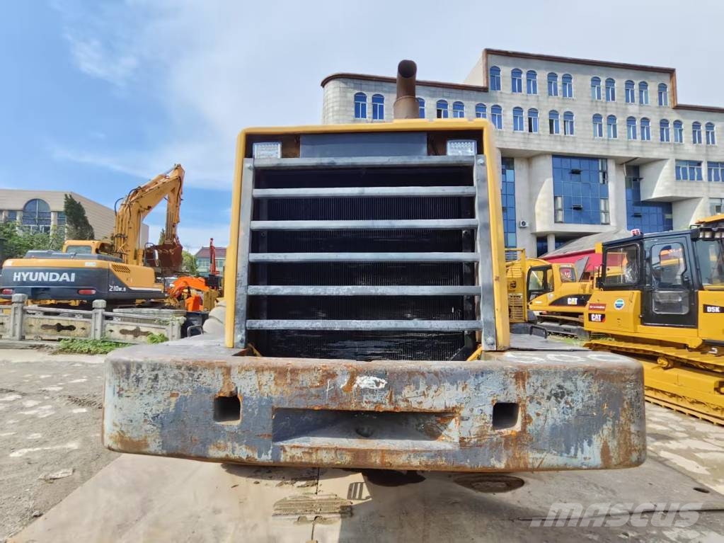 Komatsu WA 500-3 Kolesni nakladalci