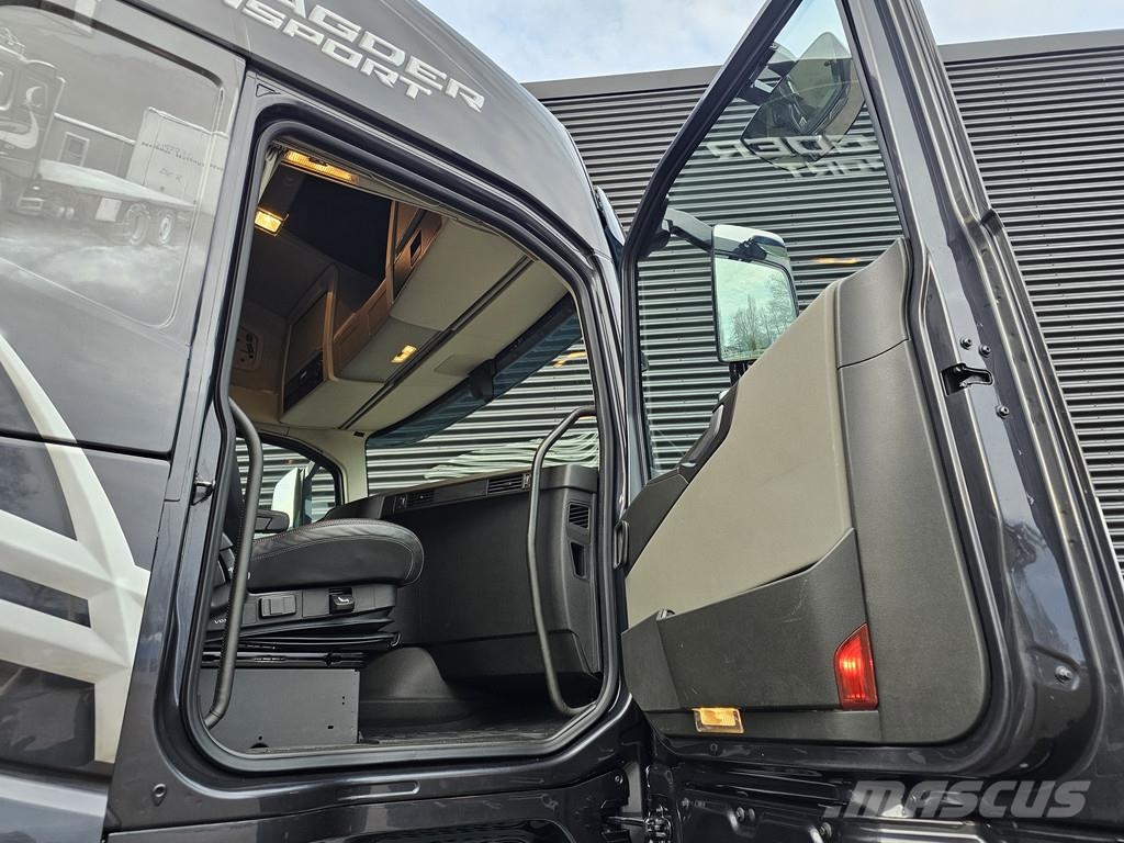 Volvo FH 540 / 8x4*4 / HIAB 548E-9 CRANE/KRAN / WINCH Camiones grúa