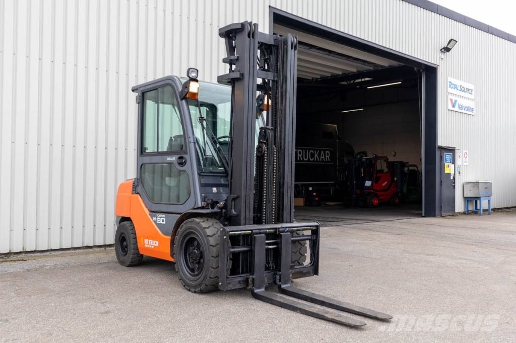 Toyota 02-8FDF30 Dieseltruck m rejäl lyfthöjd om 5500mm Дизельные погрузчики