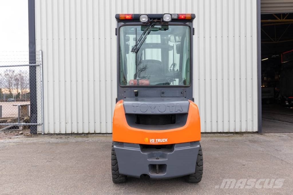 Toyota 02-8FDF30 Dieseltruck m rejäl lyfthöjd om 5500mm Дизельные погрузчики