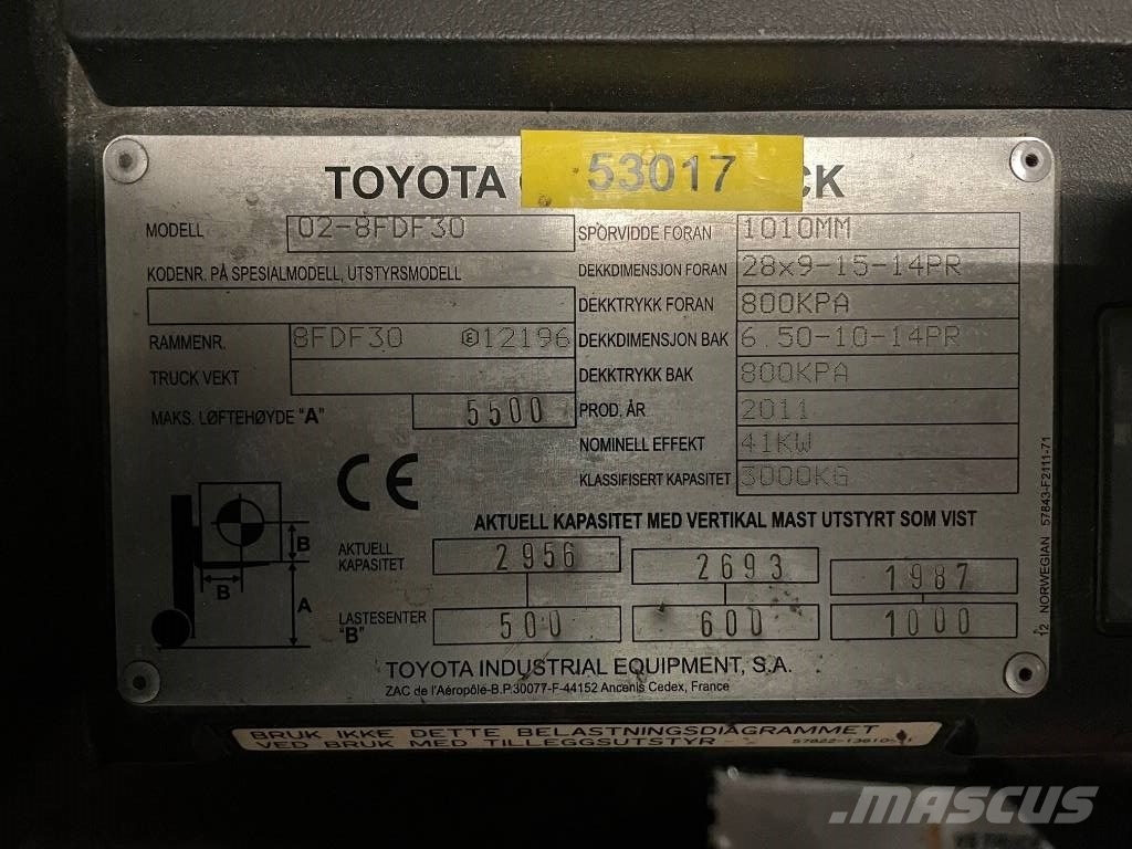 Toyota 02-8FDF30 Dieseltruck m rejäl lyfthöjd om 5500mm Дизельные погрузчики