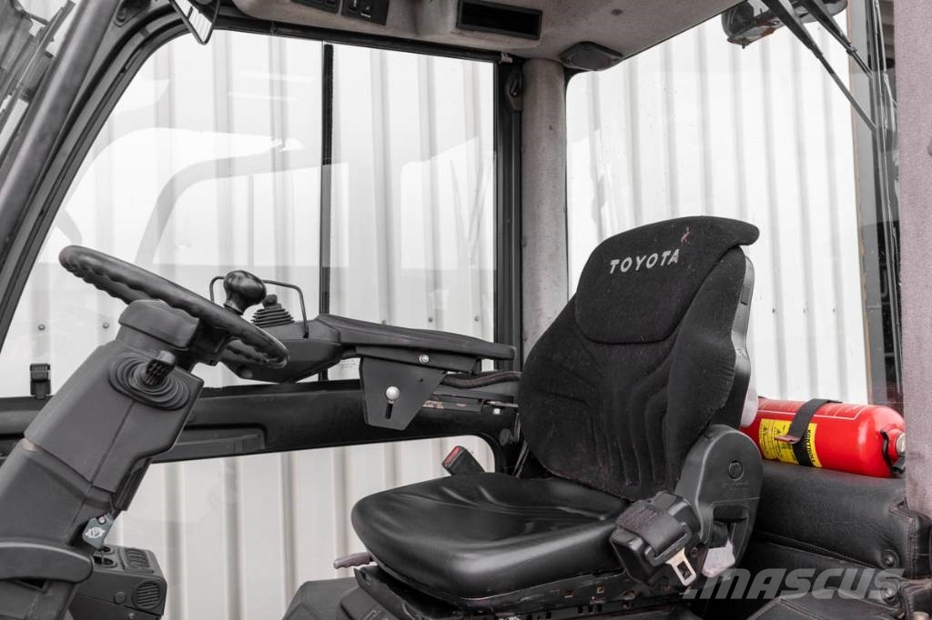 Toyota 02-8FDF30 Dieseltruck m rejäl lyfthöjd om 5500mm Дизельные погрузчики