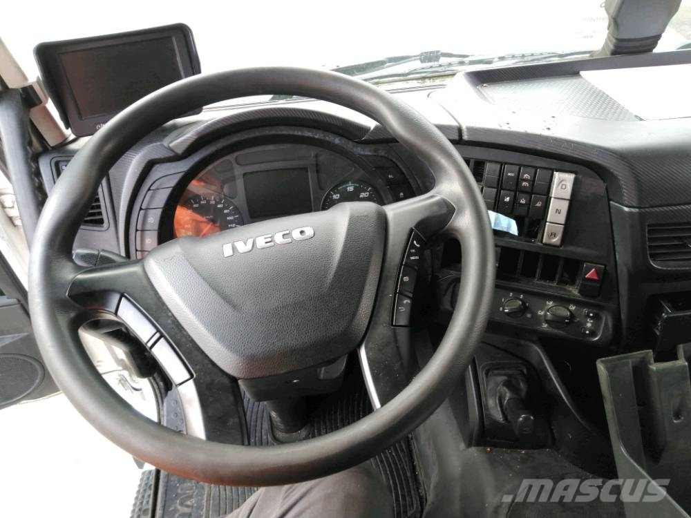 Iveco Stralis-270 Sunkvežimiai su dengtu kėbulu
