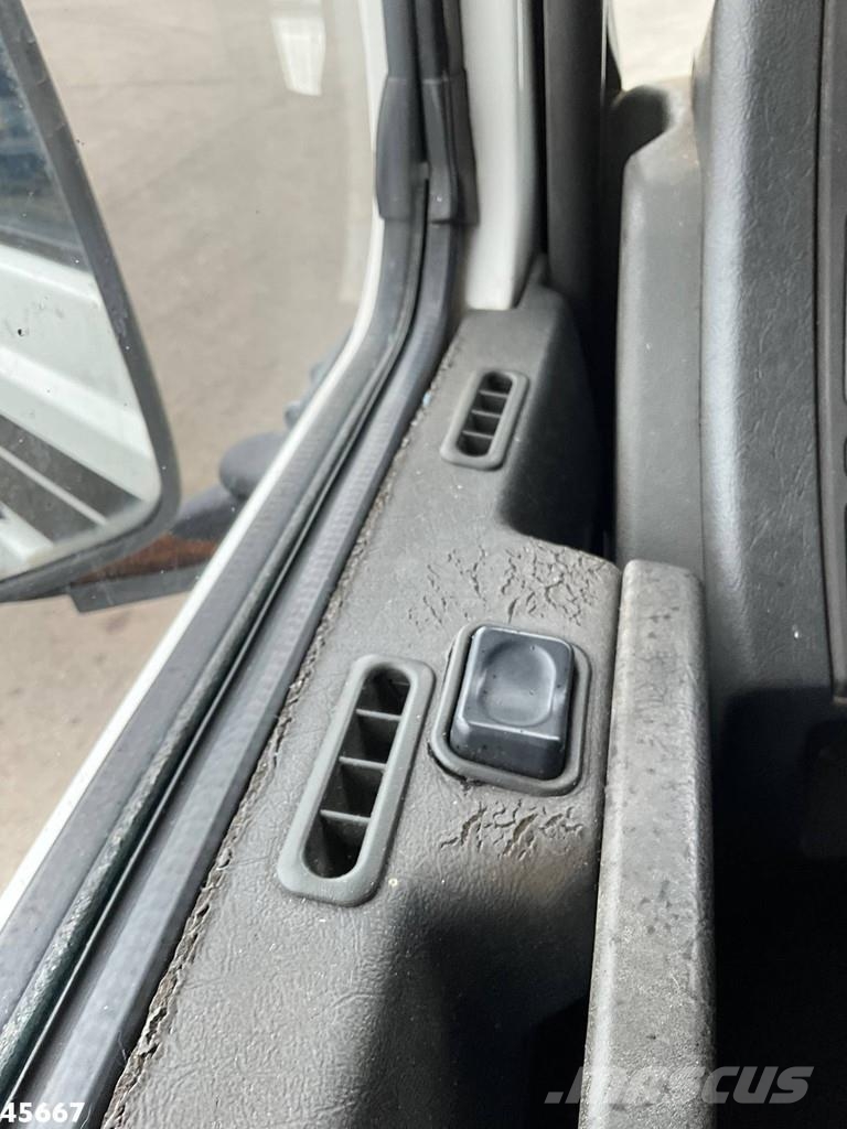 Scania T 93 4x2 Kipper met 31 Tonmeter laadkraan (bj 2005 Sora- ja kippiautot