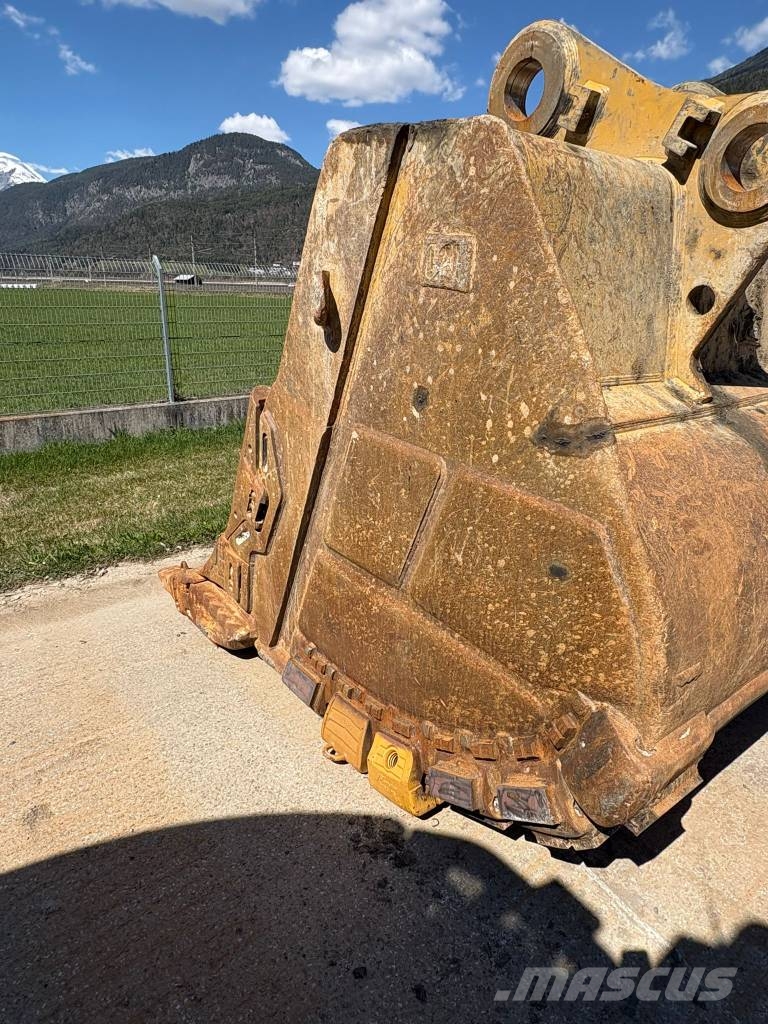 CAT 6015B Retroexcavadoras