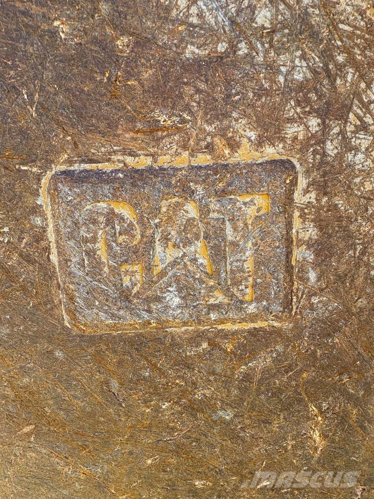 CAT 6015B Retroexcavadoras