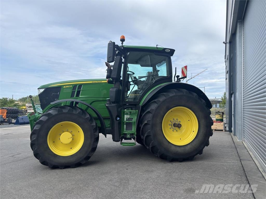 John Deere 6250R - Steckachse, CommandPRO Traktorji