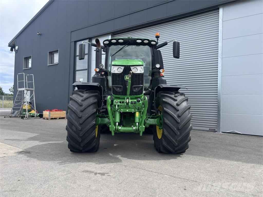 John Deere 6250R - Steckachse, CommandPRO Traktorji