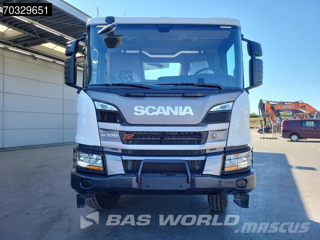 Scania P370 8X4 NEW 8x4 chassis Semi Automatic Euro 6 Шасі з кабіною