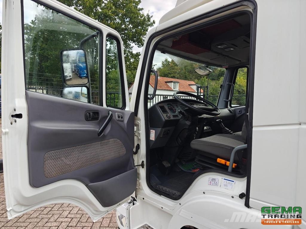 Nissan Atleon 4x2 Day Cab Euro5 - 8T - Boxed Body 5.3M + Skapbiler