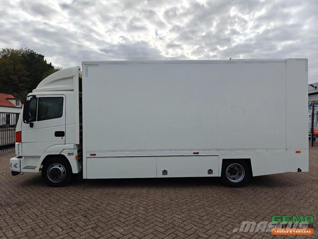 Nissan Atleon 4x2 Day Cab Euro5 - 8T - Boxed Body 5.3M + Skapbiler