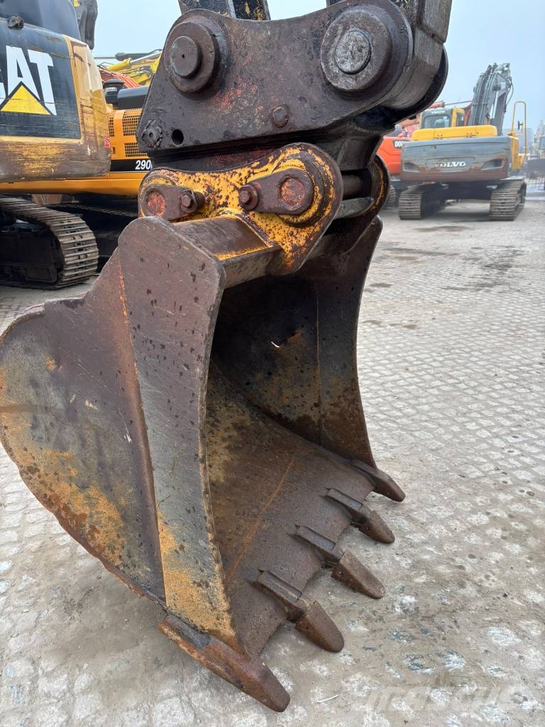CAT 320 B L Rupsgraafmachines