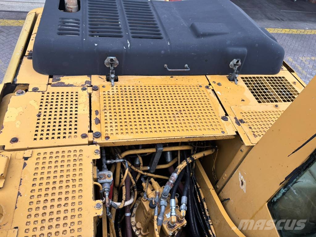 CAT 320 B L Rupsgraafmachines