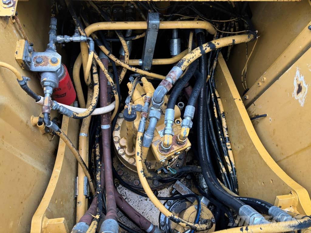 CAT 320 B L Rupsgraafmachines