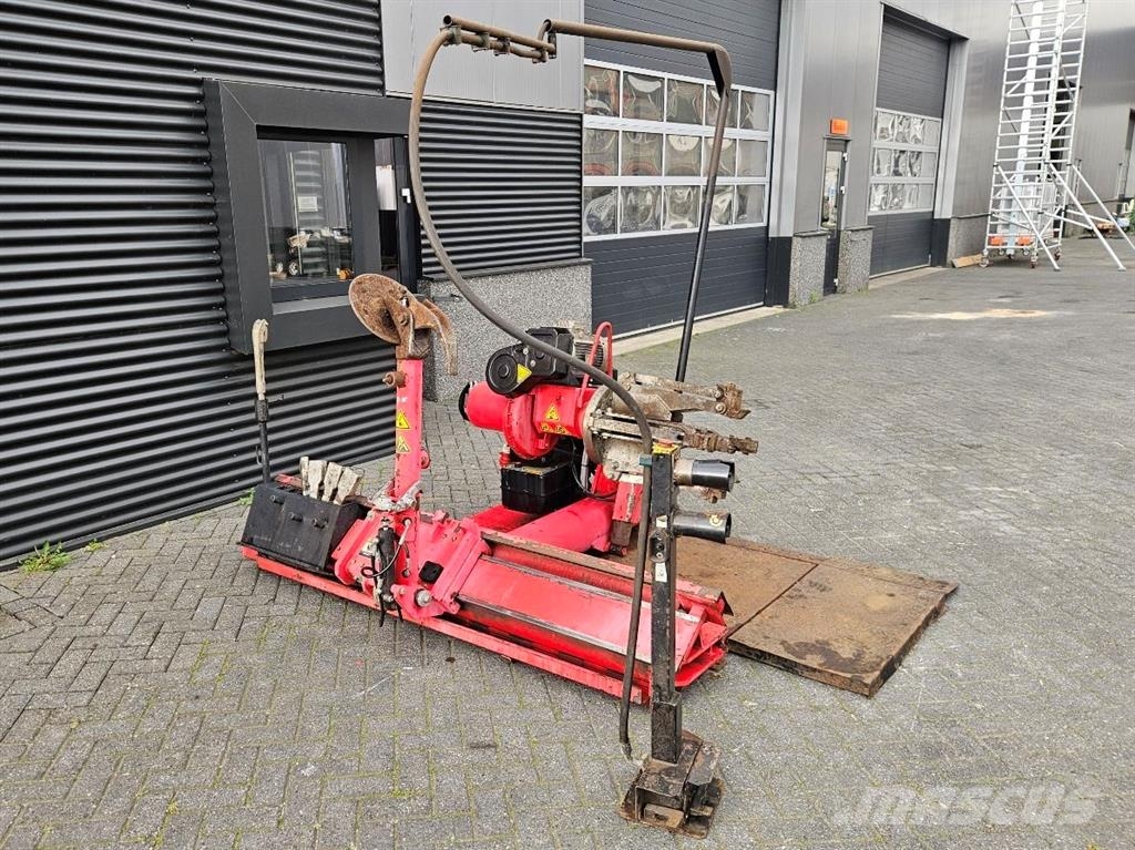 Tongguang T980 - Truck tyre changer/Bandendemontee أخرى