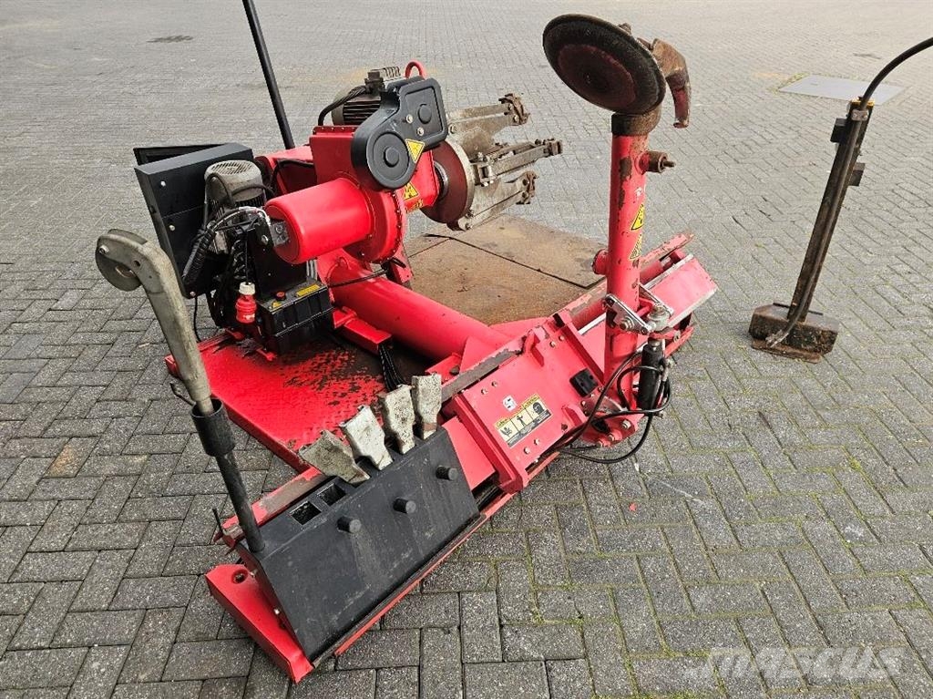 Tongguang T980 - Truck tyre changer/Bandendemontee أخرى