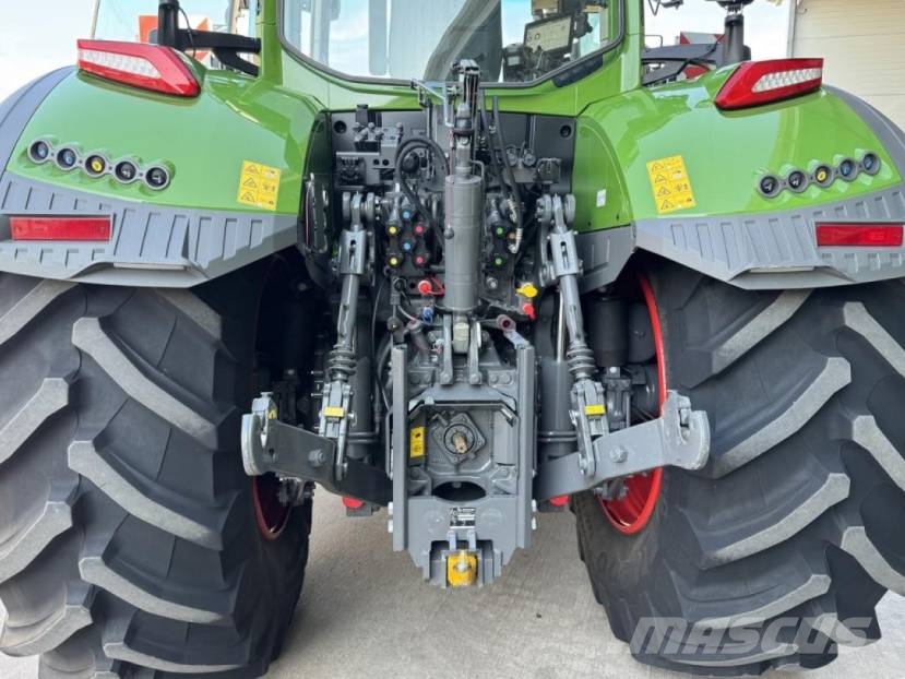 Fendt 832 Vario Gen5 Tractors