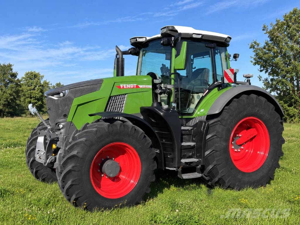 Fendt 832 Vario Gen5 Tractors