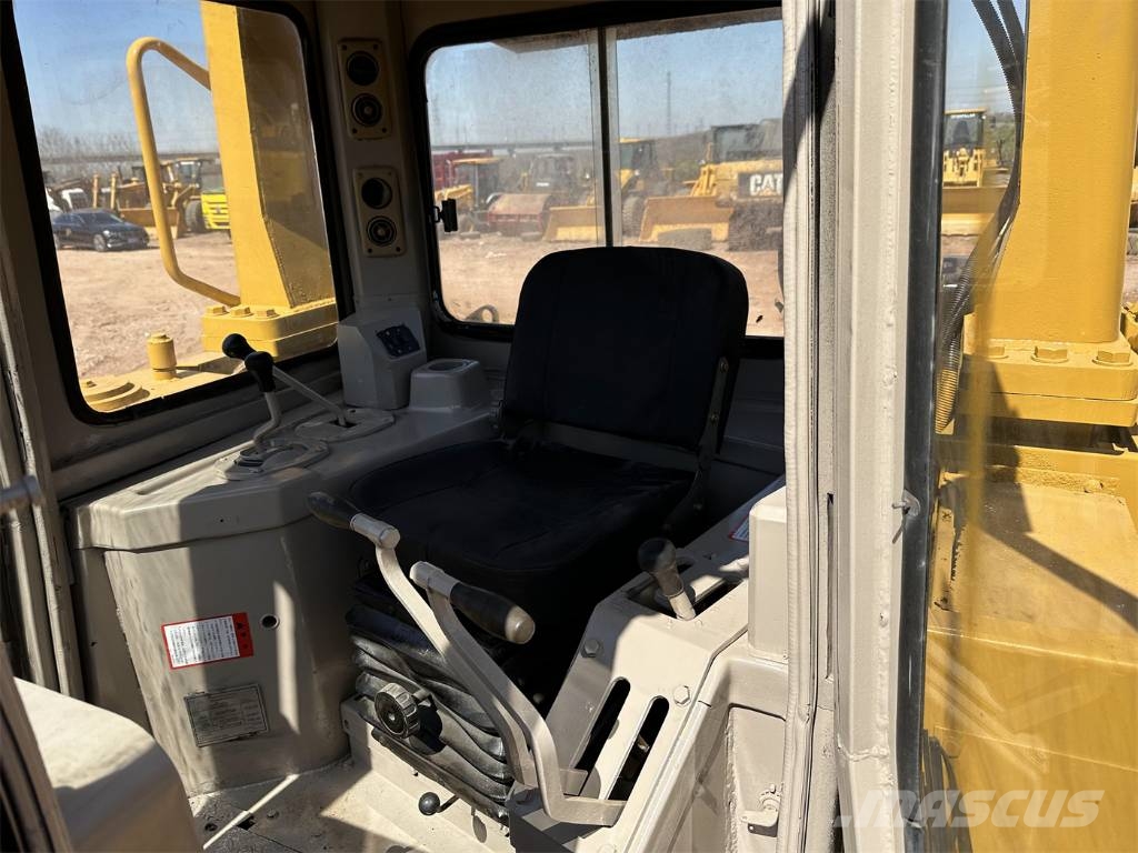 CAT D8R ブルドーザー