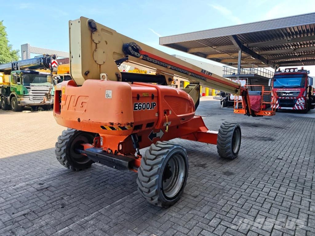 JLG E600 JP ブームリフト　屈伸型