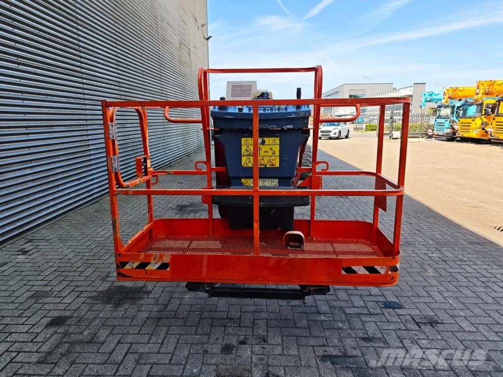 JLG E600 JP ブームリフト　屈伸型