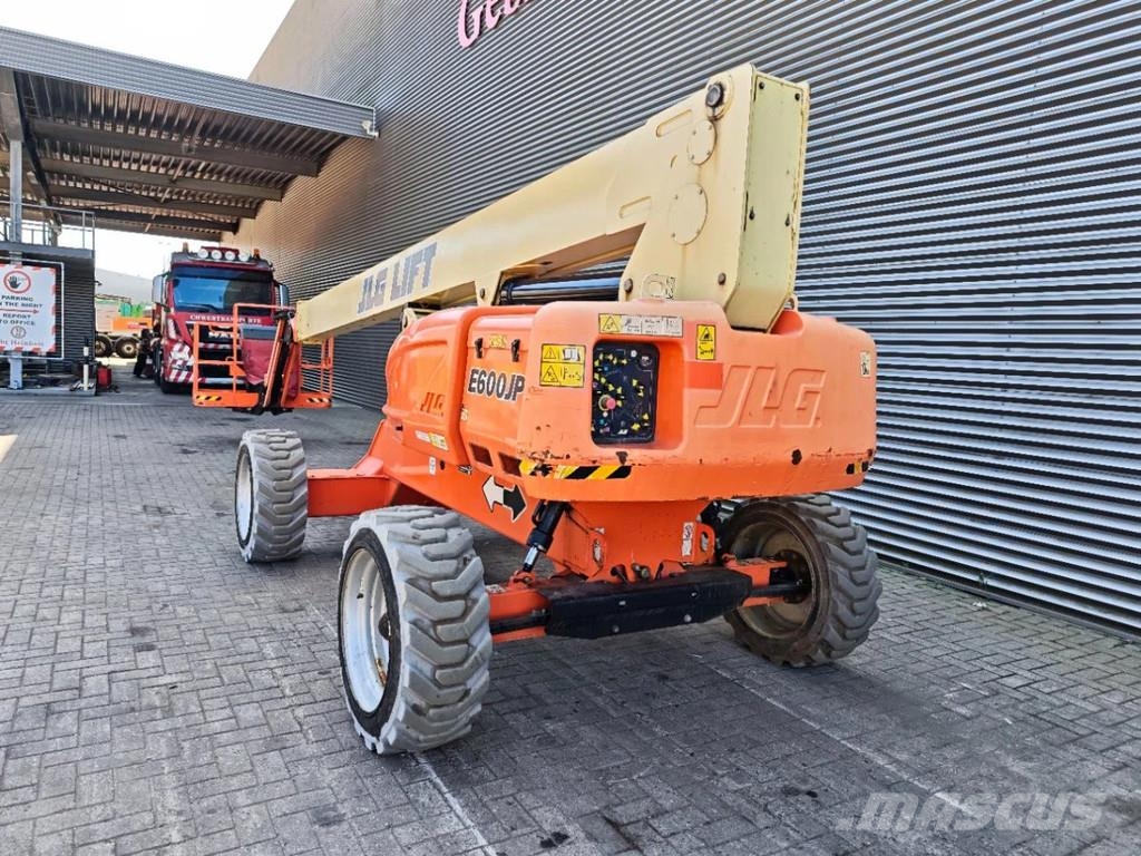 JLG E600 JP ブームリフト　屈伸型