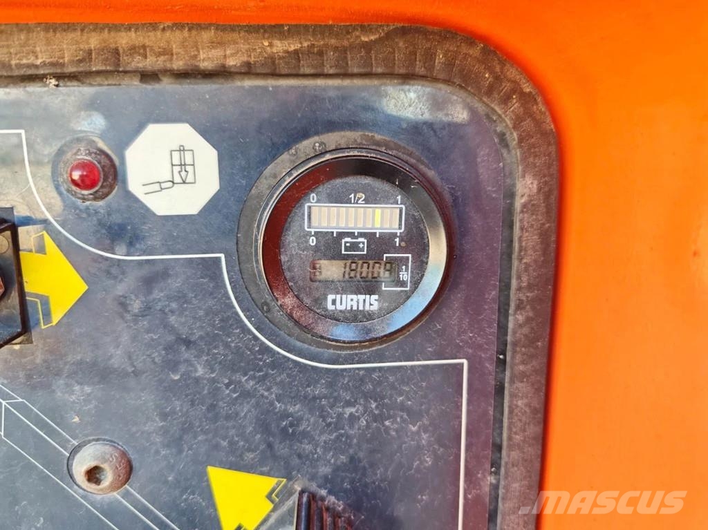 JLG E600 JP ブームリフト　屈伸型