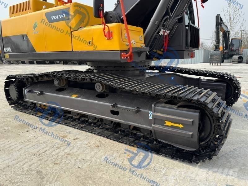 Volvo EC 300 D L حفارات زحافة