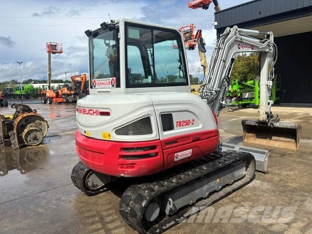 Takeuchi TB 250 Minigraafmachines < 7t