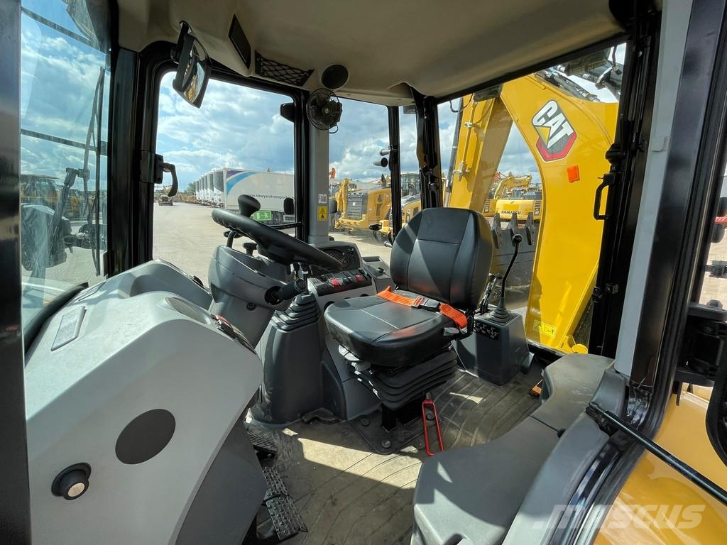 CAT 424 Retrocargadoras