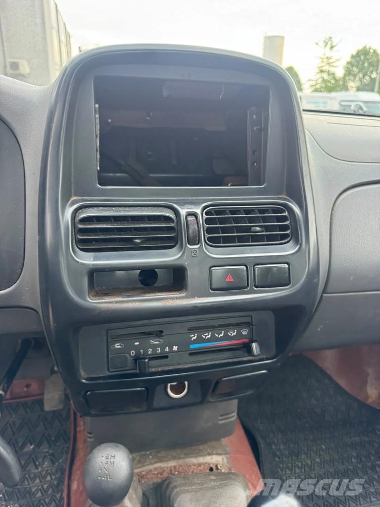 Nissan Pickup **NP300-4X4** Cross-country vehicles
