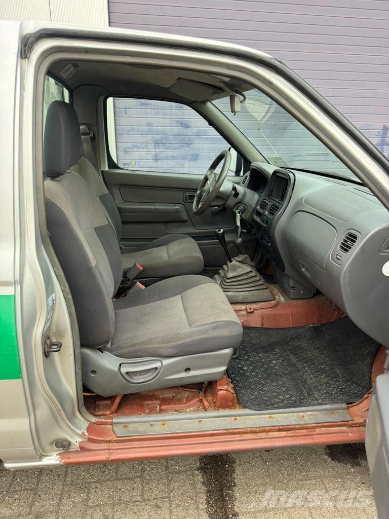 Nissan Pickup **NP300-4X4** Cross-country vehicles