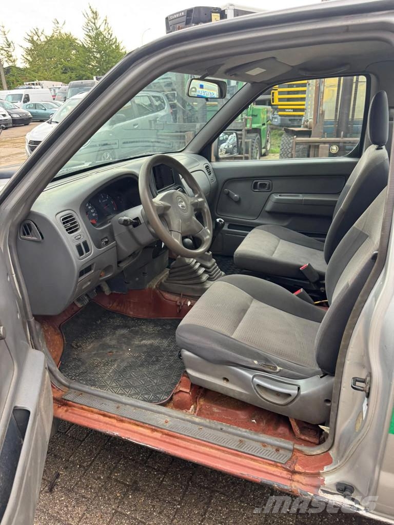Nissan Pickup **NP300-4X4** Cross-country vehicles