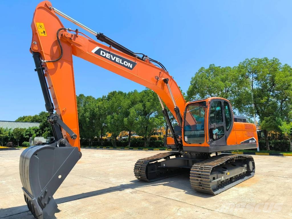 Develon DX210 Bagri goseničarji