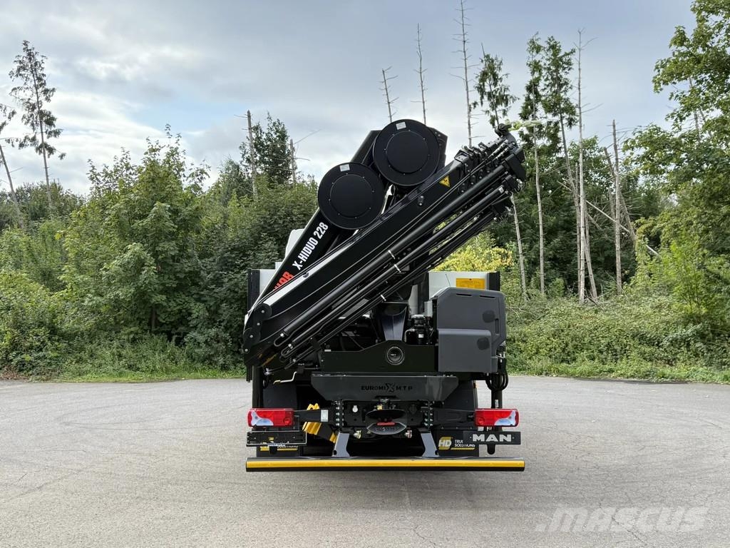MAN TGS 26.520 MAN TGS 26.520 LL 6x2 Hiab 228-6 Kran Allterrängkranar