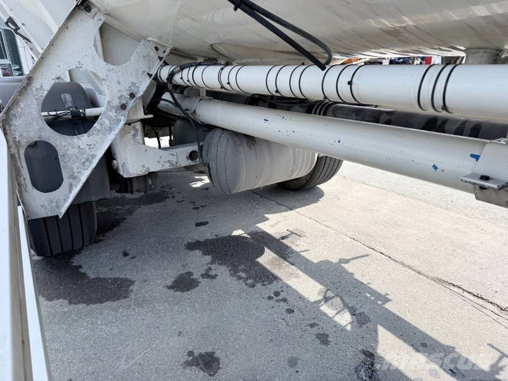  HMK Bilcon 30 t. 4 akslet 42 m3 Silo tank 6 rum Tanker trailers