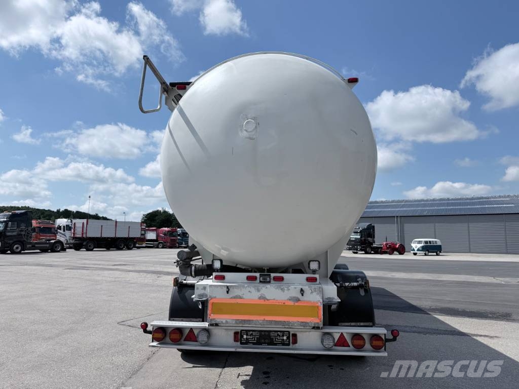  HMK Bilcon 30 t. 4 akslet 42 m3 Silo tank 6 rum Tanker trailers