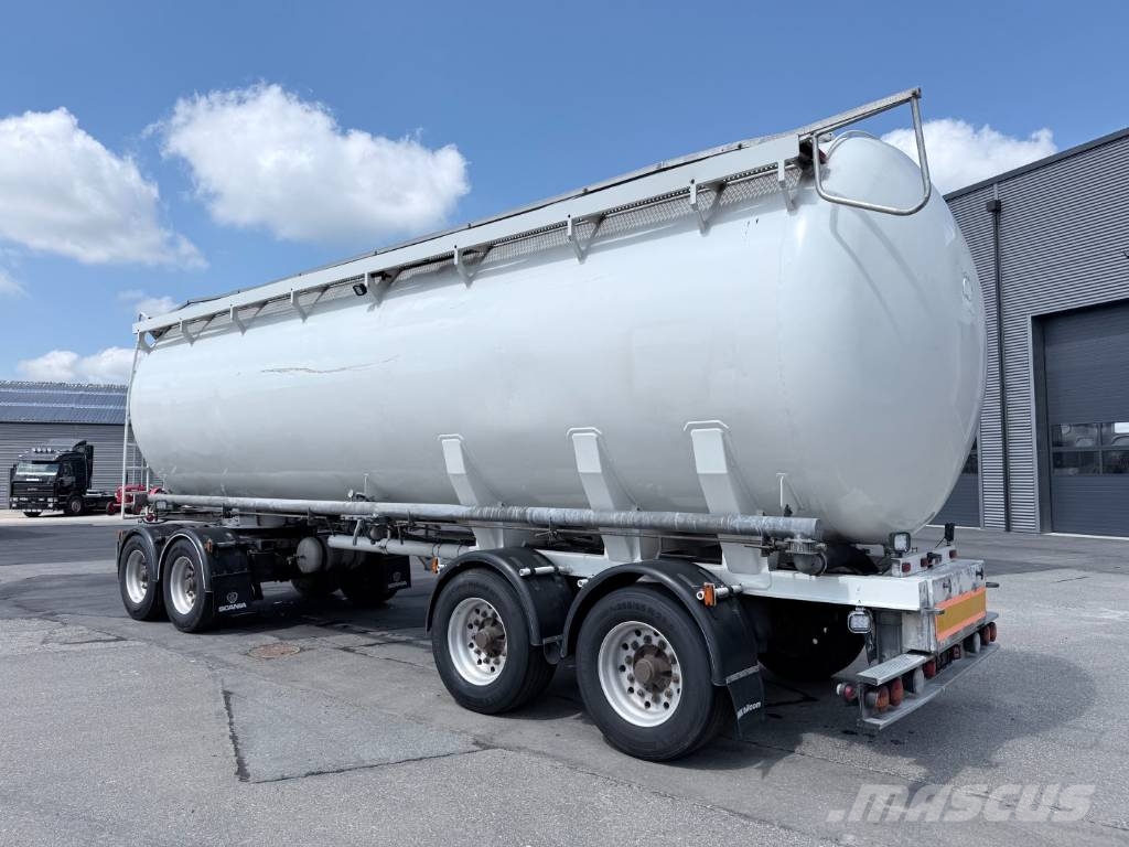  HMK Bilcon 30 t. 4 akslet 42 m3 Silo tank 6 rum Tanker trailers