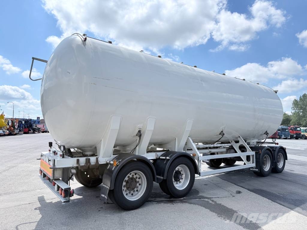  HMK Bilcon 30 t. 4 akslet 42 m3 Silo tank 6 rum Tanker trailers