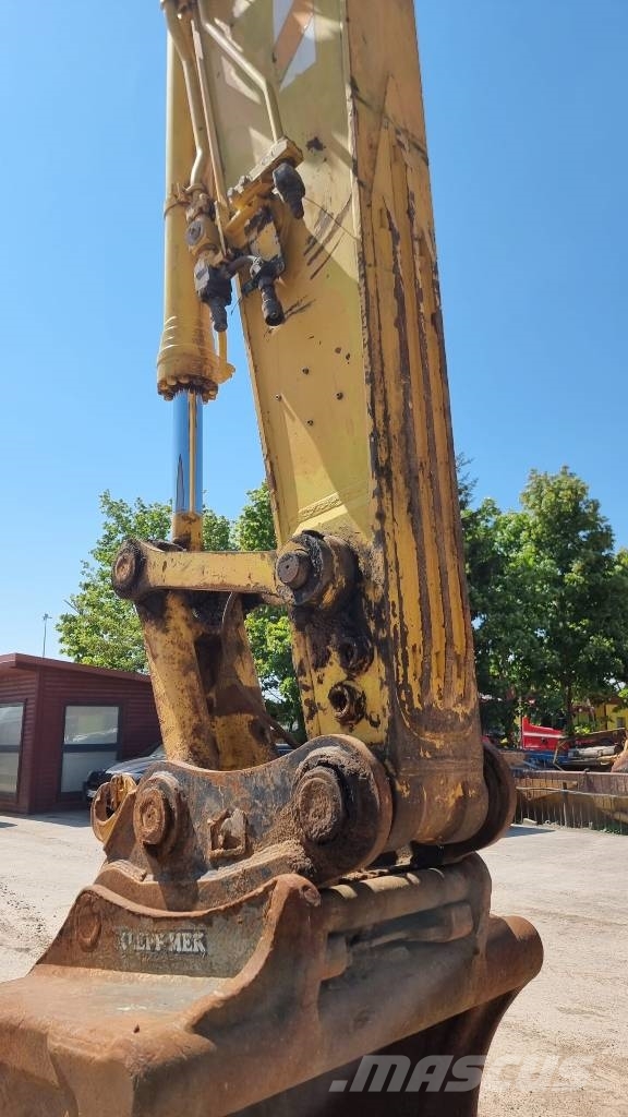 Komatsu PC 210 LC-8 حفارات زحافة