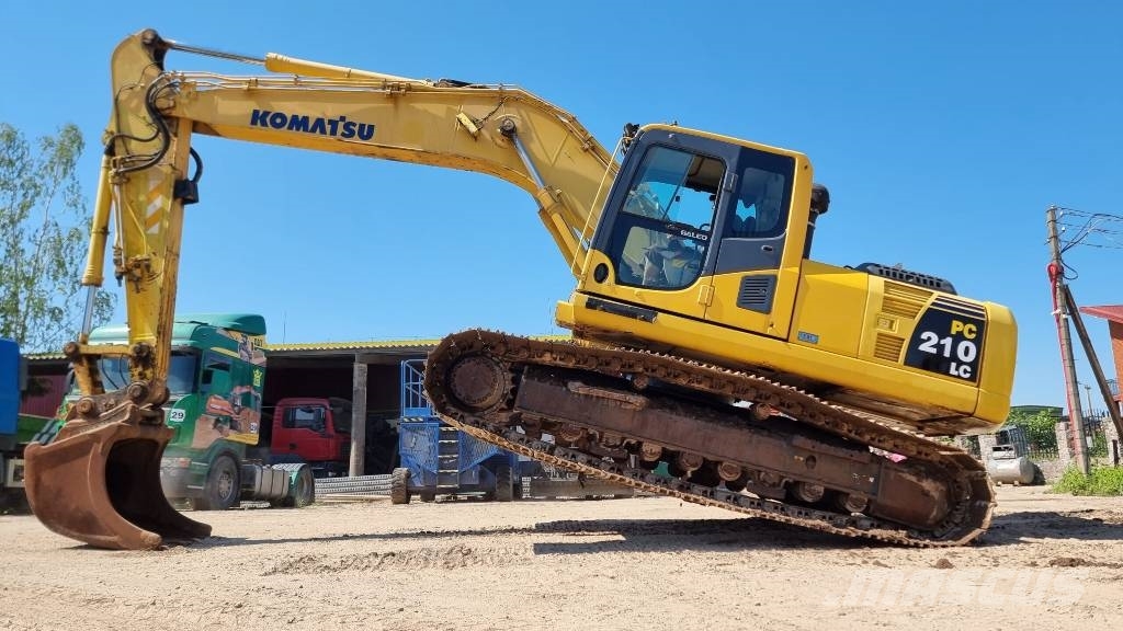 Komatsu PC 210 LC-8 حفارات زحافة