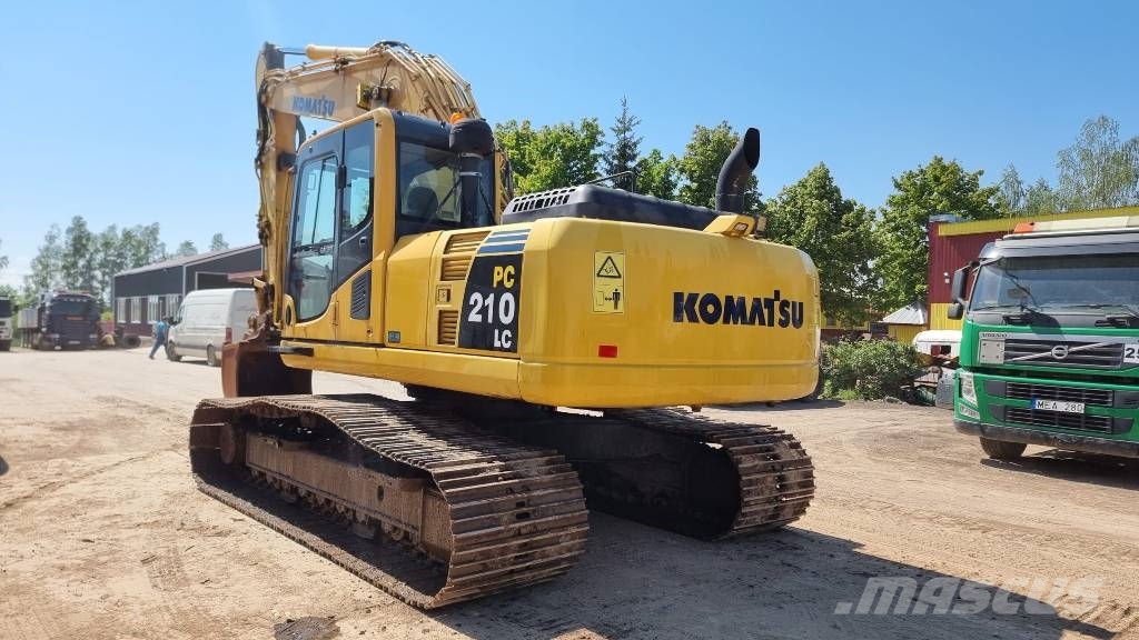 Komatsu PC 210 LC-8 حفارات زحافة