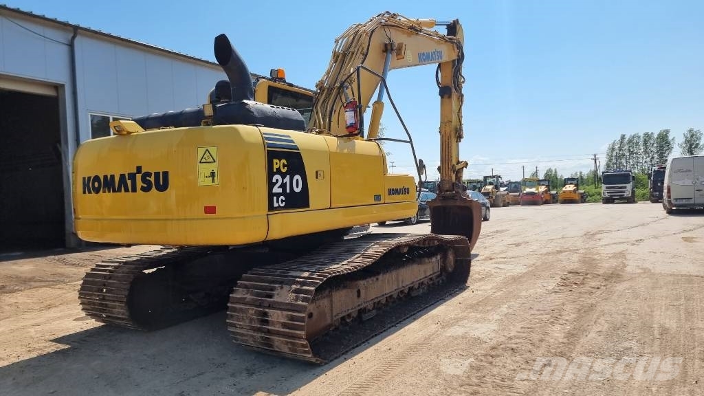 Komatsu PC 210 LC-8 حفارات زحافة