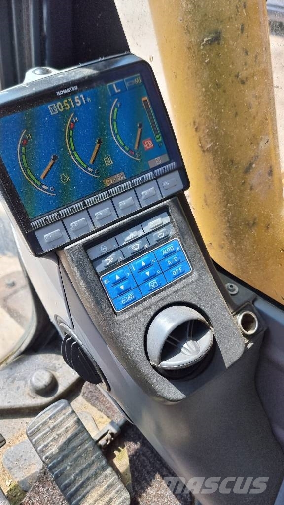 Komatsu PC 210 LC-8 حفارات زحافة