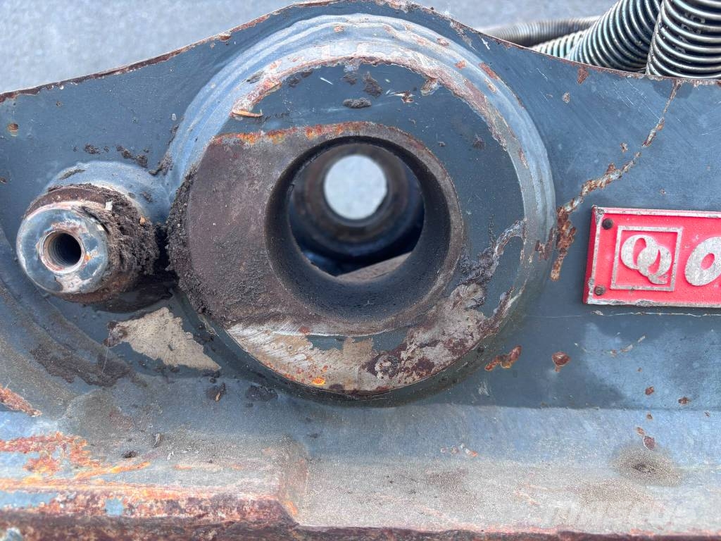 OilQuick OQ80 quickcoupler Quick connectors