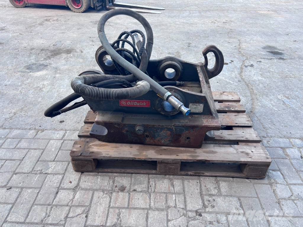 OilQuick OQ80 quickcoupler Quick connectors